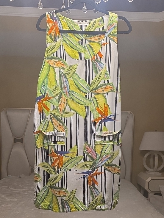 Luigi Bertolli Weekend Dresses & Skirts - Luigi Bertolli Weekend ViscoseTropical Leaf Pocket Mini Dress in White and Green